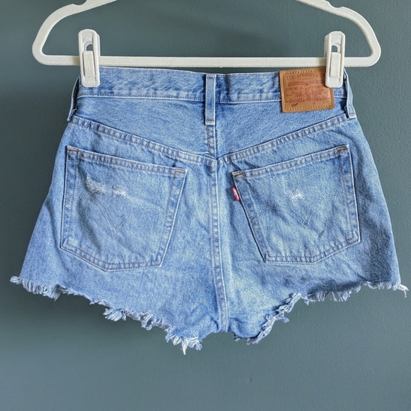Levi's 501 distressed denim shorts - Picture 2 of 2
